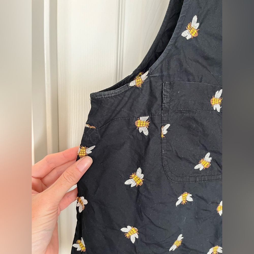 HD in Paris Embroidered Bee Black Sleeveless Shirt Button collared Tank top - Picture 6 of 11